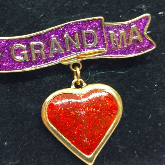 Red glitter grandma heart brooch w‎ purple ribbon banner new with tags nwt - Picture 1 of 2